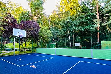 Basketballplatz auf dem Außengelände des Familienhotels Family Club Harz