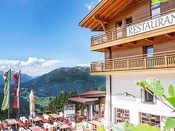 Das Hochzeiger Haus im Pitztal in Tirol mit einer Sonnenterasse und einem tollen Bergblick.