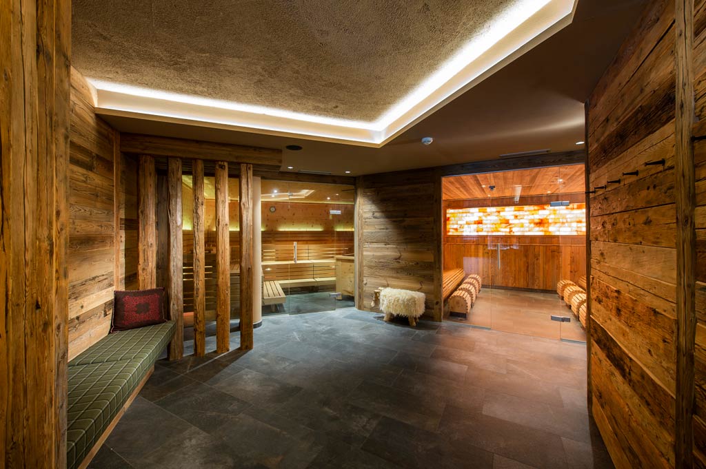 Die Saunalandschaft im Alphotel Tyrol in Südtirol.