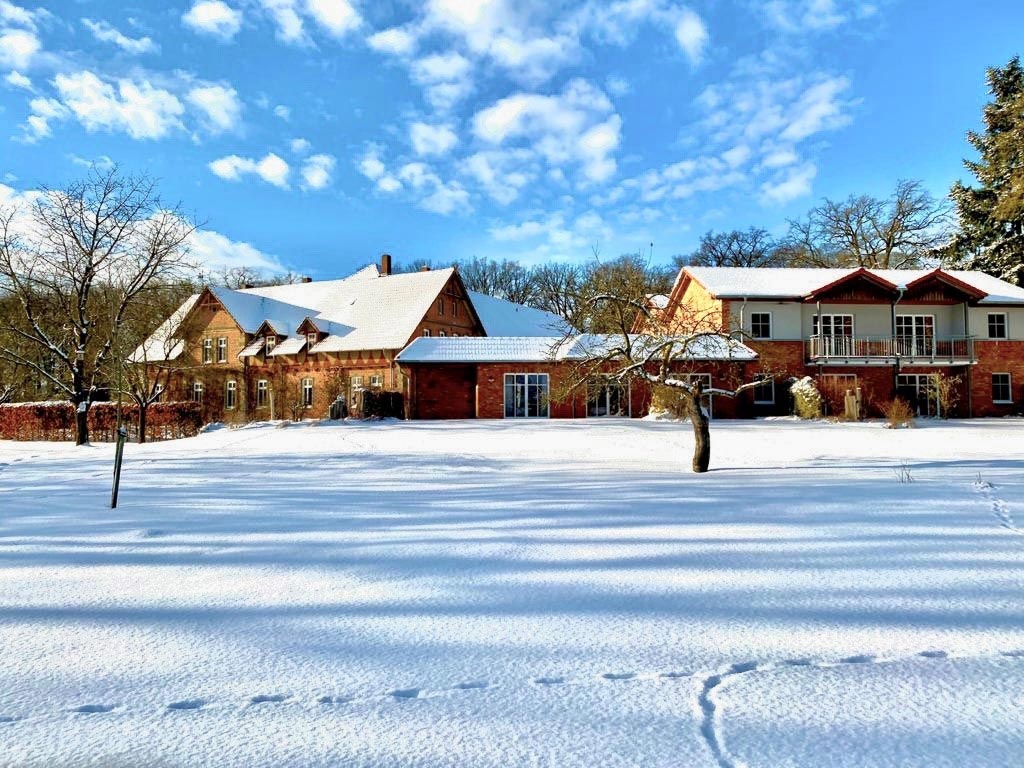 Wundervolle Winterlandschaft des Familienhotels Landhaus Averbeck in der Lüneburgerheide.