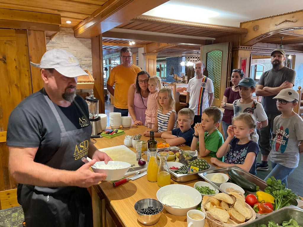 Ernährungsworkshop für Kinder im Restaurant des Familienhotels Der Böhmerwald.