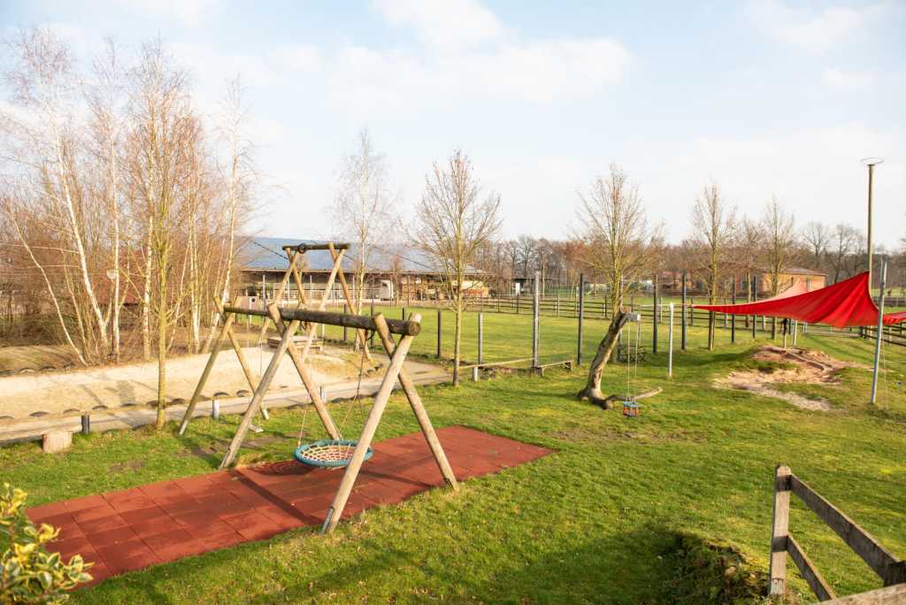Der Spielplatz bietet viel Spaß im Familienhotel Landhuus Laurenz im Münsterland.