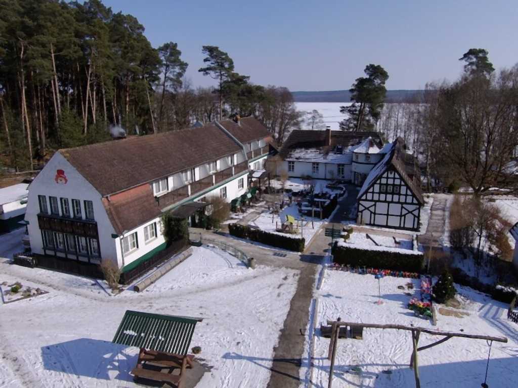 Der Blick im Winter auf das Familienhotel Borchard's Rookhus.