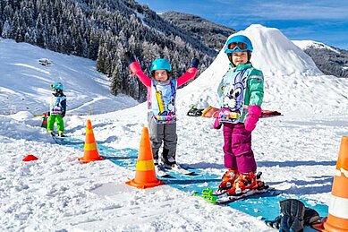 Skischule für Kinder im Familienhotel Oberkarteis im Salzburger Land