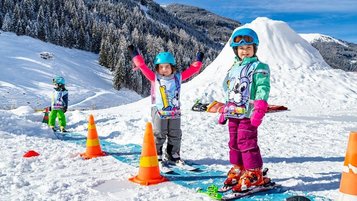Skischule für Kinder im Familienhotel Oberkarteis im Salzburger Land