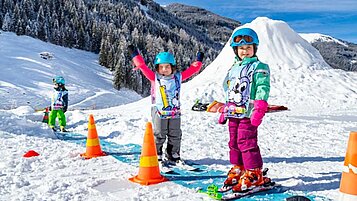 Skischule für Kinder im Familienhotel Oberkarteis im Salzburger Land