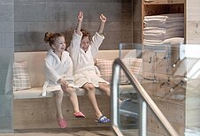 Wellnessbereich im Familienhotel Gorfion in Liechtenstein mit Sauna und Ruhebereich.