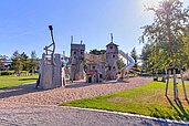 Ein Spielpadies auf dem Spielplatzs, denn es gibt ein Rabaukendorf im Familien Wellness Hotel Seeklause an der Ostsee.