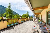 Die große Terrasse im Familienhotel Lärchenhof in Tirol