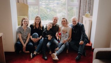 Familienfoto der Gastgeberfamilie Neubeck des Familienhotels Am Rennsteig.