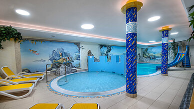 Der Indoor-Pool im Familienhotel Zauchenseehof im Salzburger Land