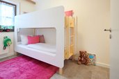 Gemütliches Kinderzimmer mit modernem Etagenbett im Familienhotel Friedrichshof.