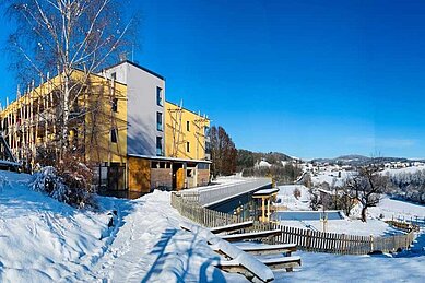 Das Familienhotel Landhaus zur Ohe im Bayerischen Wald ist das ideale Ziel für den Winterurlaub mit Kindern.