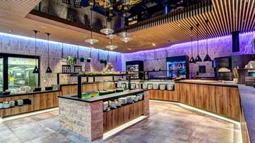 Moderner Buffet-Bereich im Familienhotel Seeklause an der Ostsee.