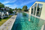 Großer Naturpool im Ulrichshof im Bayerischen Wald