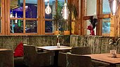 Gemütlich eingerichtete Sitzecke im Restaurant im Wellness- & Familienhotel Egger in Saalbach-Hinterglemm