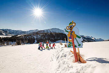 Kinderskikurs im Allgäu-Winterurlaub mit der Familie im Spa- & Familien-Resort Krone.