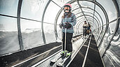 Oberösterreich im Winter erleben: Beim Skifahren im Hochfit erwartet euch unter anderem ein Zauberteppich für eure Kinder.