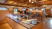 Der Buffet-Bereich im Restaurant im Familienhotel Der Ponyhof in der Steiermark.