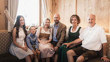 Gastgeberfamilie im Familienhotel Adler Familien- & Wohlfühlhotel in Tirol.
