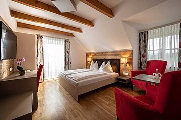 Ein Doppelzimmer "Hufeisen" im Familienhotel Der Ponyhof Steiermark.
