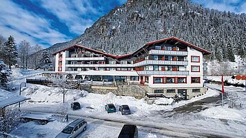 Winteransicht vom Familienhotel Bavaria im Allgäu.