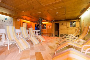 Saunalandschaft mit Ruhebereich im Familienhotel Das Kaltschmid in Seefeld Tirol.