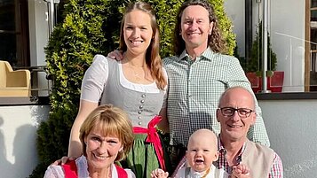 Die Gastgeberfamilie vom Familienhotel Wellness- & Familienhotel Egger in Saalbach Hinterglemm.