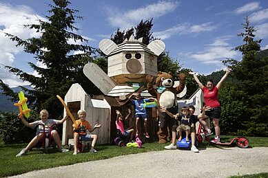 Kinderprogramm im Alpenhotel Dolomit Family. Hier sind Kinder perfekt betreut und erleben größtes Urlaubsvergnügen auf In- und Outdoor-Spielplätzen.