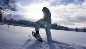 Eine abendliche Schneeschuhwanderung durch den Tiefschnee im Thüringer Wald