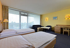 Komfortzimmer im Familienhotel Sonnenhügel in der Rhön mit zwei Einzelbetten.