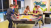 Der Teens-Club mit vielen Spielen für Teenager im Familienhotel Zauchenseehof im Salzburger Land