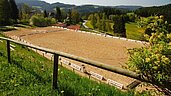 Der Reitplatz Outdoor im Familienhotel Der Ponyhof Steiermark.