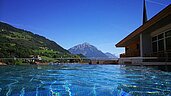 Infinitypool mit Panoramablick im Kinderhotel Stefan im Pitztal.
