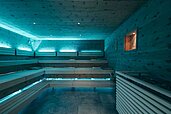 Sauna mit einstellbarem Ambientelicht und Aufguss im Familienhotel Engel Gourmet & Spa in Südtirol.