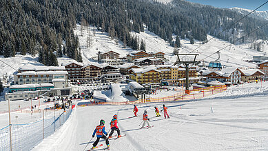 Skikurse für Kinder im Familienhotel Zauchenseehof im Salzburger Land