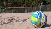 Beachvolleyballplatz für sportliche Familienmomente im Familienhotel Sonnenhügel im Rhön.