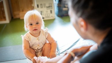 Babyspielecke mit kindgerechten Spielsachen im Familienhotel Elldus Resort im Erzgebirge