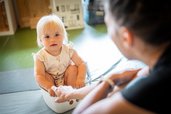 Babyspielecke mit kindgerechten Spielsachen im Familienhotel Elldus Resort im Erzgebirge