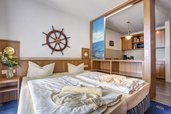 das 2 Raum Appartment Familien Wellness Hotel Seeklause an der Ostsee ist sehr gemütlich eingerichtet und lädt die ganze Familie zum verweilen ein. 