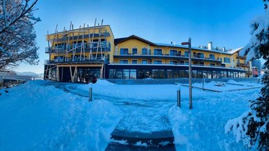 Das Familienhotel Landhaus zur Ohe im Bayerischen Wald im Winter.