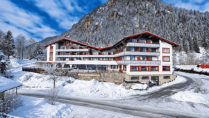 Winteransicht vom Familienhotel Bavaria im Allgäu.