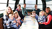 Eine Planwagenfahrt mit der ganzen Familie.
