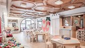 Großer Happy-Club mit vielen Spielmöglichkeiten mit Kinderbetreuung im Familienhotel Das Kaltschmid in Tirol.