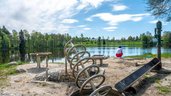 Im Familienhotel Mein Krug gibt es am See einen schönen Wasserspielplatz für große und kleine Kinder.