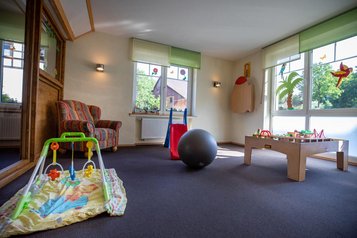 Babyspielbereich im Happy-Club des Familienhotels Ottonenhof im Sauerland.