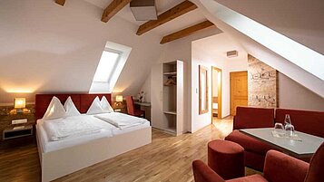 Ein Doppelzimmer "Abendröte" im Familienhotel Der Ponyhof Steiermark.