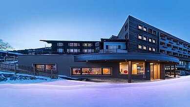 Familienhotel Alphotel in Kleinwalstertag an einem schlnen Wintertag.