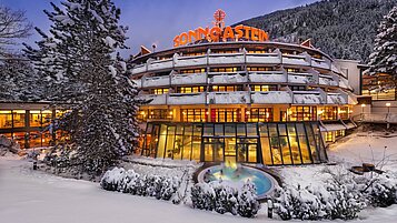 Winteraufnahme des Familienhotels Sonngastein im Salzburger Land.