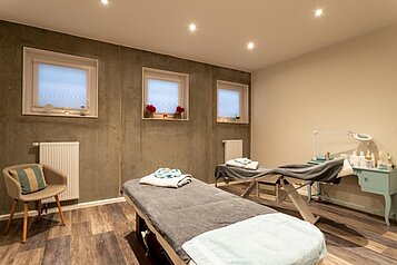 Massage- und Wellnessraum mit Tageslicht im Strandkind an der Ostsee
